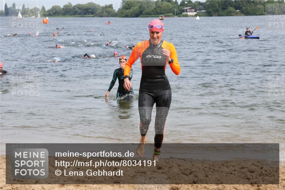 15.06.2025 - 27. Vierlanden-Triathlon Lena Gebhardt http://msf.ph/oto/8034191 15.06.2025 11:19:17 Schwimmen 876, 878, 901, 923 meine-sportfotos.de