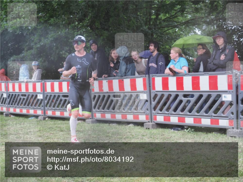 21.06.2025 - 27. Vierlanden-Triathlon KatJ http://msf.ph/oto/8034192 15.06.2025 13:47:35 Ziel 1145, 1153 meine-sportfotos.de