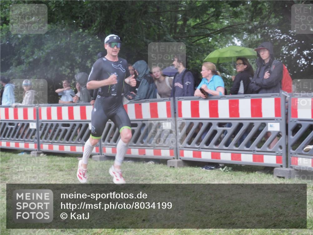 21.06.2025 - 27. Vierlanden-Triathlon KatJ http://msf.ph/oto/8034199 15.06.2025 13:47:35 Ziel 1145, 1153 meine-sportfotos.de