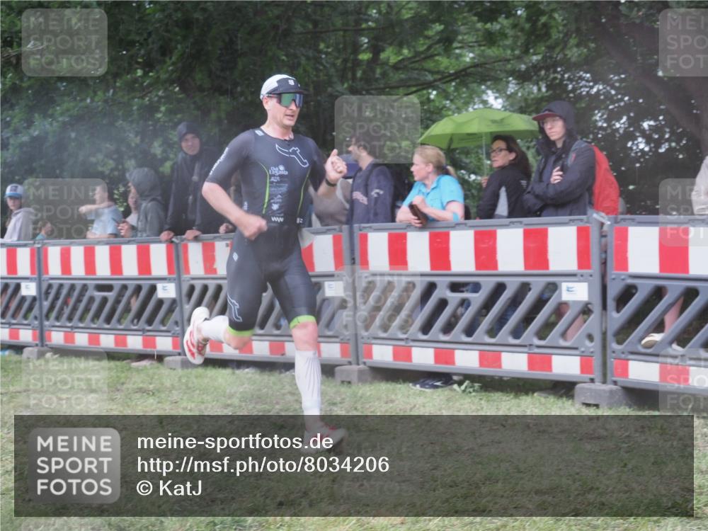21.06.2025 - 27. Vierlanden-Triathlon KatJ http://msf.ph/oto/8034206 15.06.2025 13:47:35 Ziel 1145, 1153 meine-sportfotos.de