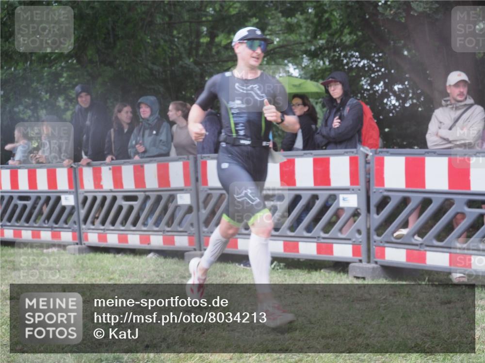 21.06.2025 - 27. Vierlanden-Triathlon KatJ http://msf.ph/oto/8034213 15.06.2025 13:47:35 Ziel 1145, 1153 meine-sportfotos.de