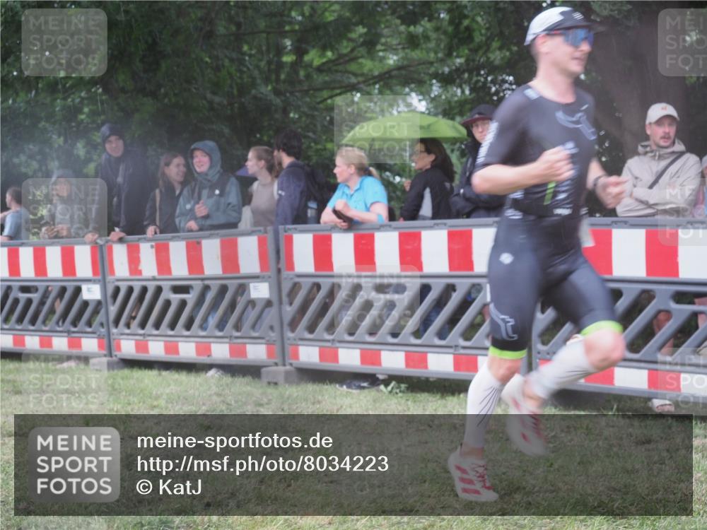 21.06.2025 - 27. Vierlanden-Triathlon KatJ http://msf.ph/oto/8034223 15.06.2025 13:47:35 Ziel 1145, 1153 meine-sportfotos.de