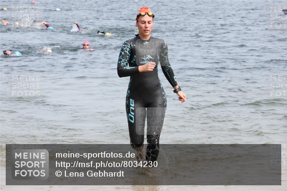 15.06.2025 - 27. Vierlanden-Triathlon Lena Gebhardt http://msf.ph/oto/8034230 15.06.2025 11:19:22 Schwimmen 875, 878, 901, 923 meine-sportfotos.de