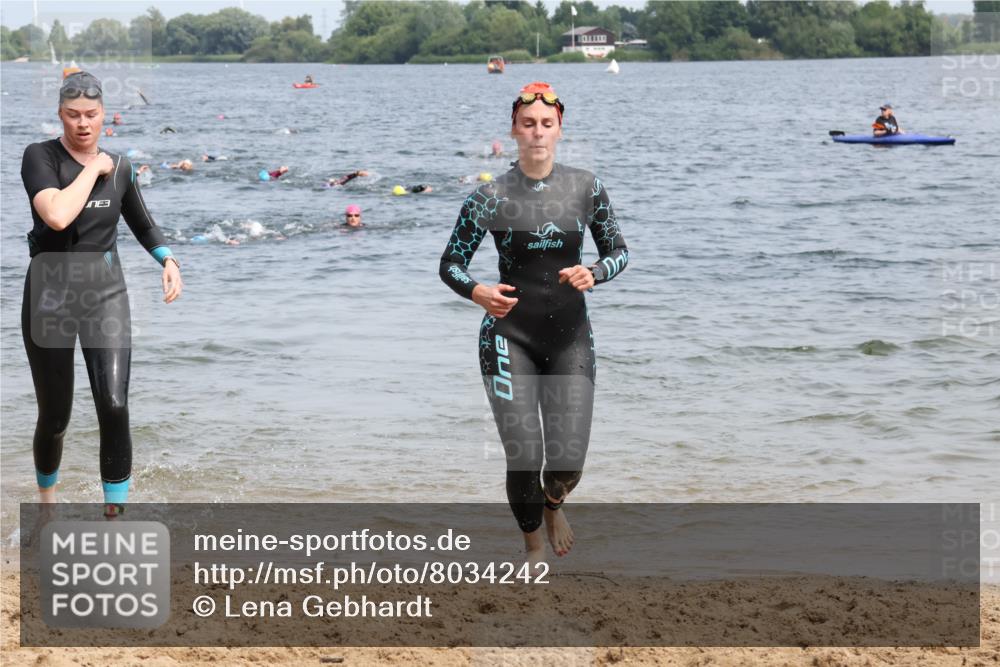 15.06.2025 - 27. Vierlanden-Triathlon Lena Gebhardt http://msf.ph/oto/8034242 15.06.2025 11:19:23 Schwimmen 875, 878, 895, 901, 923 meine-sportfotos.de