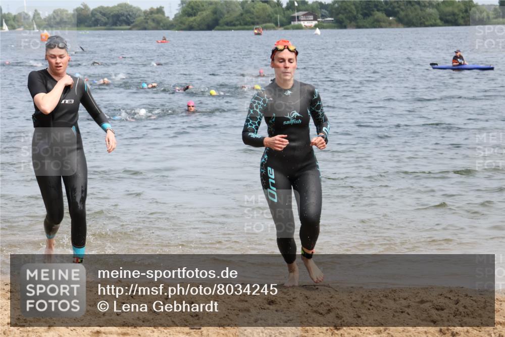 15.06.2025 - 27. Vierlanden-Triathlon Lena Gebhardt http://msf.ph/oto/8034245 15.06.2025 11:19:23 Schwimmen 875, 878, 895, 901, 923 meine-sportfotos.de