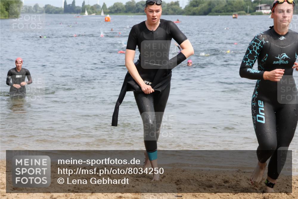 15.06.2025 - 27. Vierlanden-Triathlon Lena Gebhardt http://msf.ph/oto/8034250 15.06.2025 11:19:24 Schwimmen 875, 878, 895, 901, 923 meine-sportfotos.de