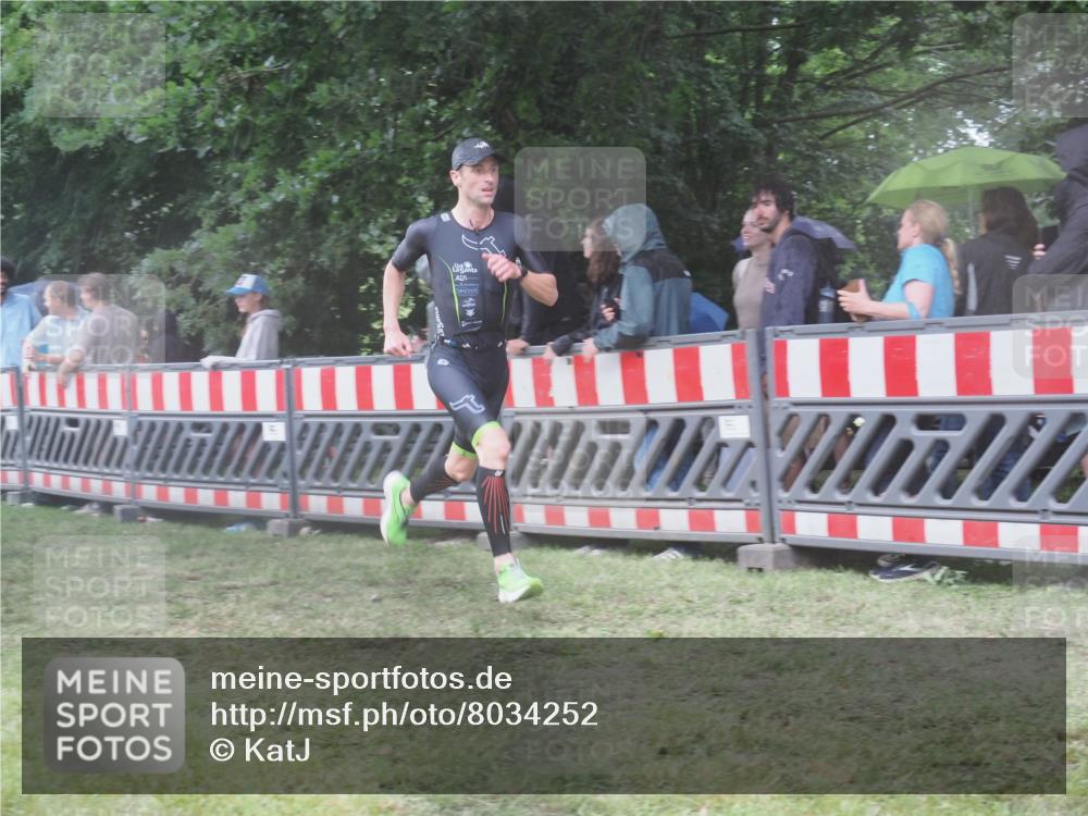21.06.2025 - 27. Vierlanden-Triathlon KatJ http://msf.ph/oto/8034252 15.06.2025 13:47:46 Ziel 1153 meine-sportfotos.de