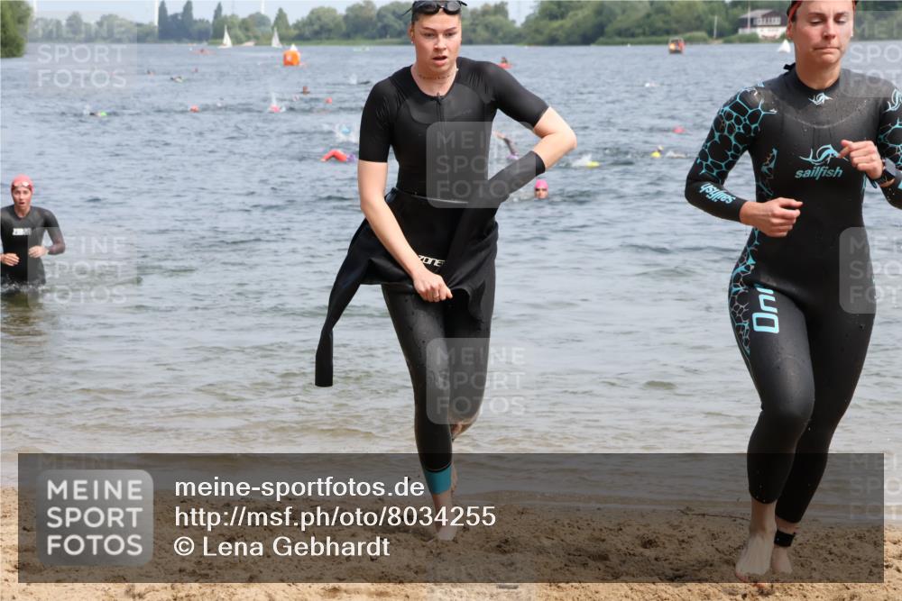 15.06.2025 - 27. Vierlanden-Triathlon Lena Gebhardt http://msf.ph/oto/8034255 15.06.2025 11:19:24 Schwimmen 875, 878, 895, 901, 923 meine-sportfotos.de
