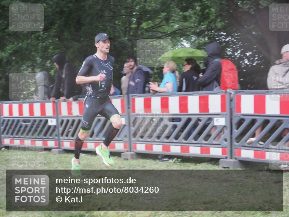 21.06.2025 - 27. Vierlanden-Triathlon KatJ http://msf.ph/oto/8034260 15.06.2025 13:47:46 Ziel 1153 meine-sportfotos.de