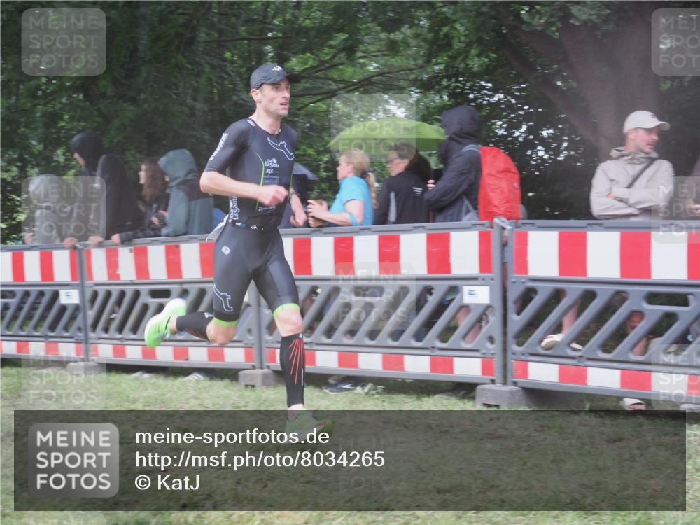 21.06.2025 - 27. Vierlanden-Triathlon KatJ http://msf.ph/oto/8034265 15.06.2025 13:47:46 Ziel 1153 meine-sportfotos.de