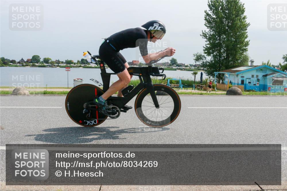 21.06.2025 - 27. Vierlanden-Triathlon H.Heesch http://msf.ph/oto/8034269 15.06.2025 11:41:13 Radfahren 715, 778, 867, 884 meine-sportfotos.de