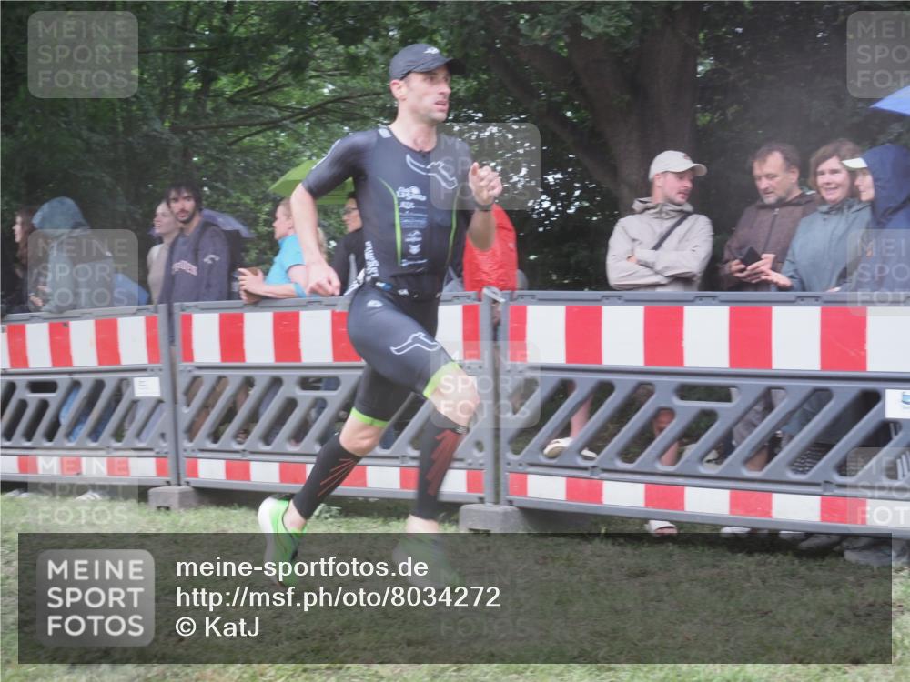 21.06.2025 - 27. Vierlanden-Triathlon KatJ http://msf.ph/oto/8034272 15.06.2025 13:47:47 Ziel 1153 meine-sportfotos.de