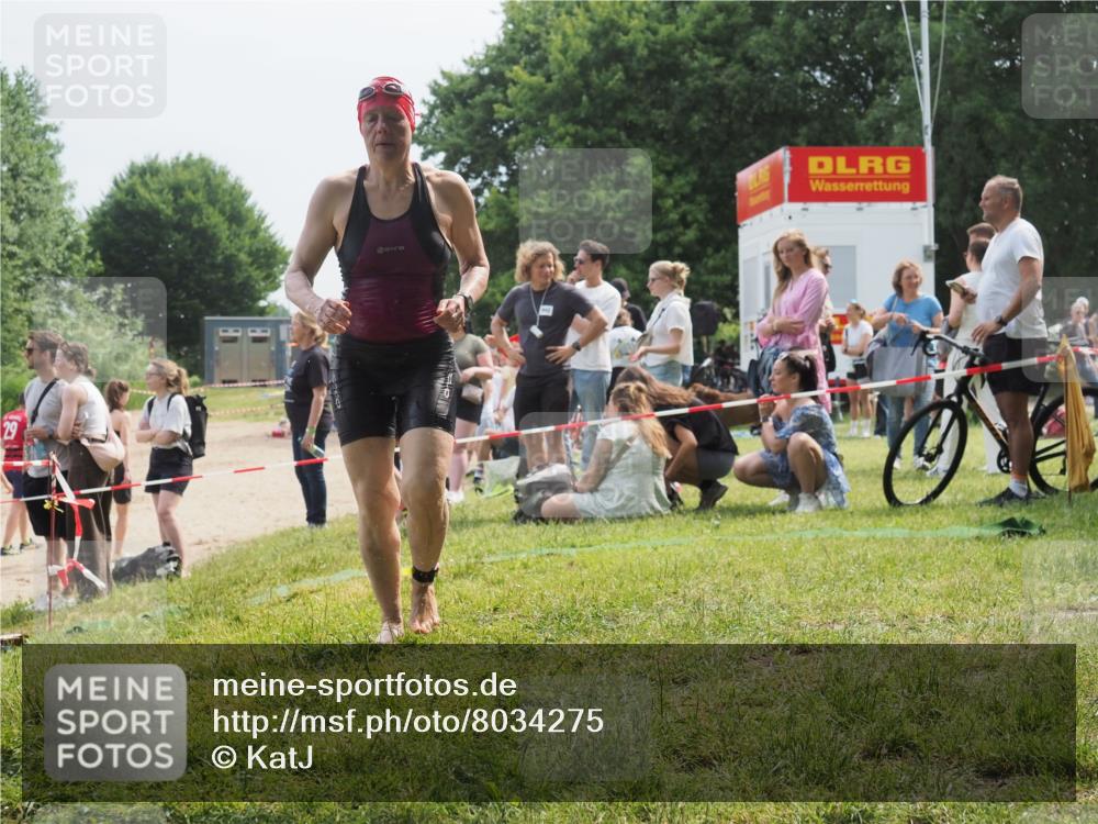 15.06.2025 - 27. Vierlanden-Triathlon KatJ http://msf.ph/oto/8034275 15.06.2025 11:17:43 Schwimmen 849, 973 meine-sportfotos.de