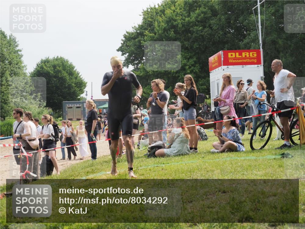 15.06.2025 - 27. Vierlanden-Triathlon KatJ http://msf.ph/oto/8034292 15.06.2025 11:18:12 Schwimmen 834 meine-sportfotos.de