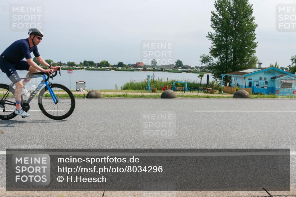 15.06.2025 - 27. Vierlanden-Triathlon H.Heesch http://msf.ph/oto/8034296 15.06.2025 11:41:19 Radfahren 696, 706, 709 meine-sportfotos.de
