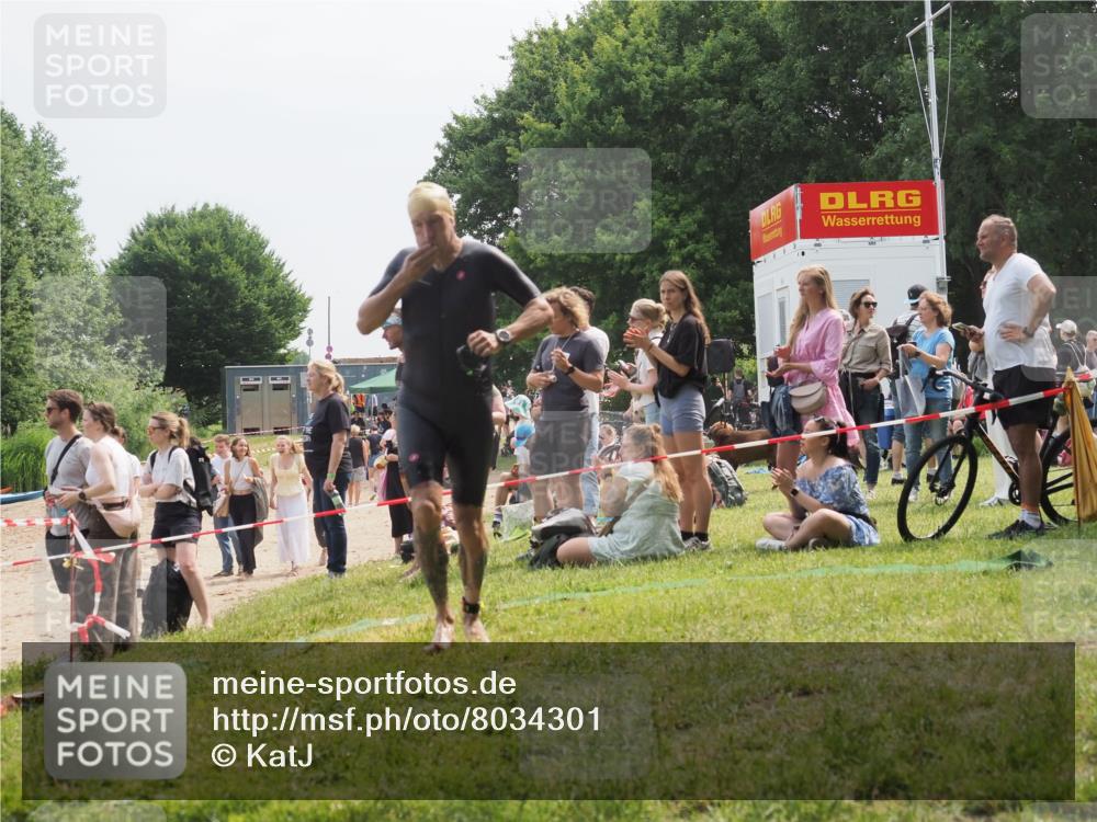 15.06.2025 - 27. Vierlanden-Triathlon KatJ http://msf.ph/oto/8034301 15.06.2025 11:18:13 Schwimmen 834 meine-sportfotos.de