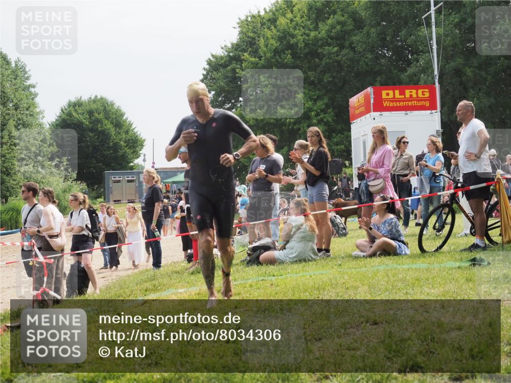 15.06.2025 - 27. Vierlanden-Triathlon KatJ http://msf.ph/oto/8034306 15.06.2025 11:18:13 Schwimmen 834 meine-sportfotos.de