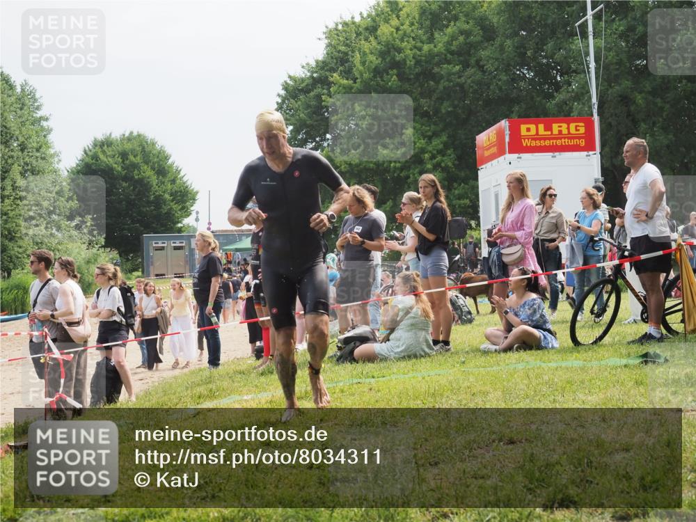 15.06.2025 - 27. Vierlanden-Triathlon KatJ http://msf.ph/oto/8034311 15.06.2025 11:18:13 Schwimmen 834 meine-sportfotos.de