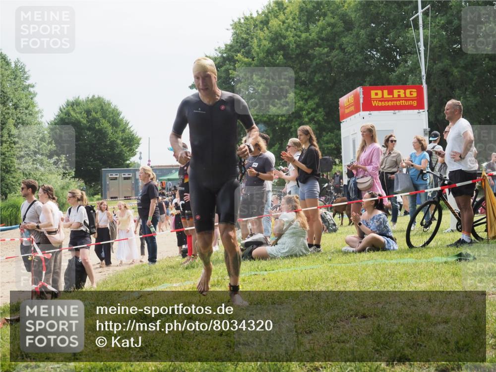15.06.2025 - 27. Vierlanden-Triathlon KatJ http://msf.ph/oto/8034320 15.06.2025 11:18:13 Schwimmen 834 meine-sportfotos.de