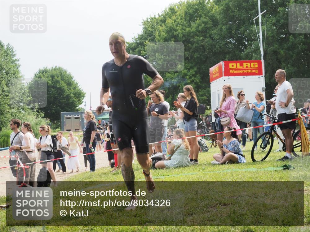15.06.2025 - 27. Vierlanden-Triathlon KatJ http://msf.ph/oto/8034326 15.06.2025 11:18:13 Schwimmen 834 meine-sportfotos.de