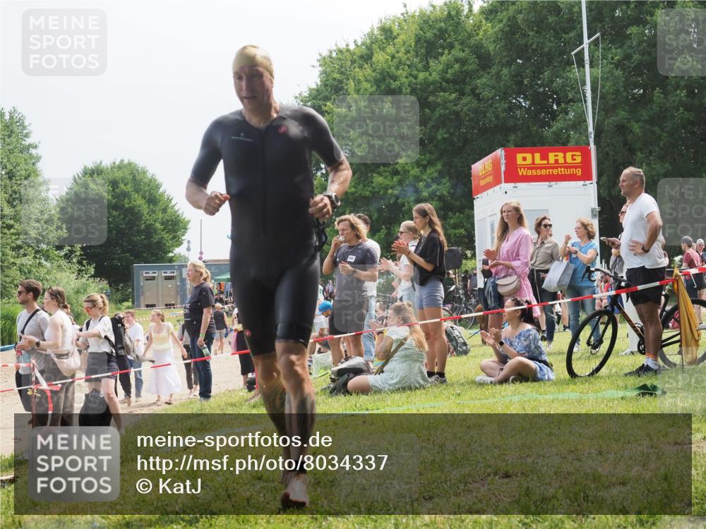 15.06.2025 - 27. Vierlanden-Triathlon KatJ http://msf.ph/oto/8034337 15.06.2025 11:18:14 Schwimmen 834 meine-sportfotos.de
