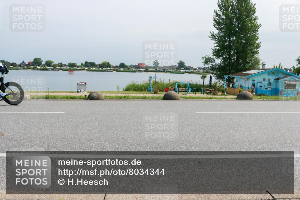 21.06.2025 - 27. Vierlanden-Triathlon H.Heesch http://msf.ph/oto/8034344 15.06.2025 11:41:31 Radfahren 705, 831 meine-sportfotos.de