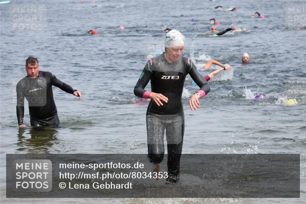 15.06.2025 - 27. Vierlanden-Triathlon Lena Gebhardt http://msf.ph/oto/8034353 15.06.2025 11:19:45 Schwimmen 899, 915 meine-sportfotos.de