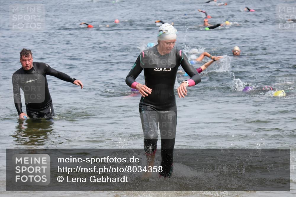 15.06.2025 - 27. Vierlanden-Triathlon Lena Gebhardt http://msf.ph/oto/8034358 15.06.2025 11:19:45 Schwimmen 899, 915 meine-sportfotos.de