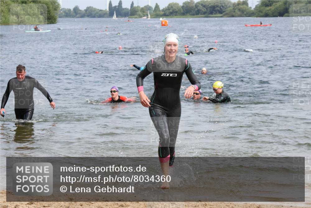 15.06.2025 - 27. Vierlanden-Triathlon Lena Gebhardt http://msf.ph/oto/8034360 15.06.2025 11:19:46 Schwimmen 899, 915 meine-sportfotos.de