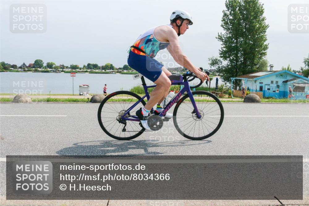 15.06.2025 - 27. Vierlanden-Triathlon H.Heesch http://msf.ph/oto/8034366 15.06.2025 11:41:43 Radfahren 657 meine-sportfotos.de