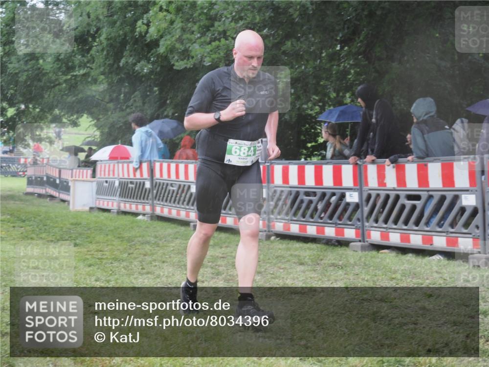 21.06.2025 - 27. Vierlanden-Triathlon KatJ http://msf.ph/oto/8034396 15.06.2025 13:48:43 Ziel 684, 1149 meine-sportfotos.de