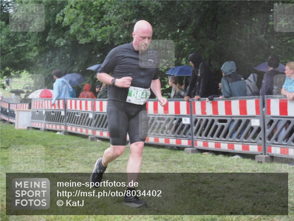 21.06.2025 - 27. Vierlanden-Triathlon KatJ http://msf.ph/oto/8034402 15.06.2025 13:48:43 Ziel 684, 1149 meine-sportfotos.de