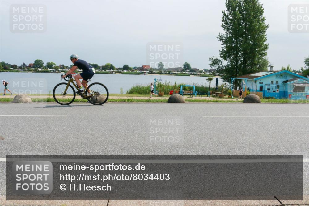 21.06.2025 - 27. Vierlanden-Triathlon H.Heesch http://msf.ph/oto/8034403 15.06.2025 11:41:55 Radfahren 646, 937 meine-sportfotos.de