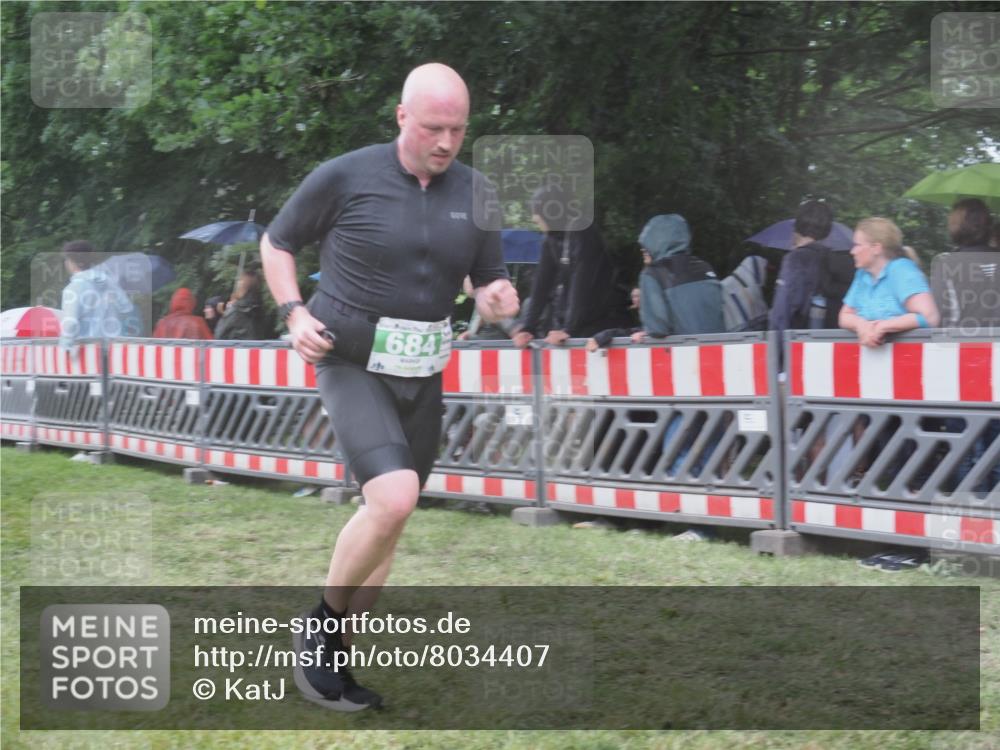 21.06.2025 - 27. Vierlanden-Triathlon KatJ http://msf.ph/oto/8034407 15.06.2025 13:48:44 Ziel 684, 1149 meine-sportfotos.de
