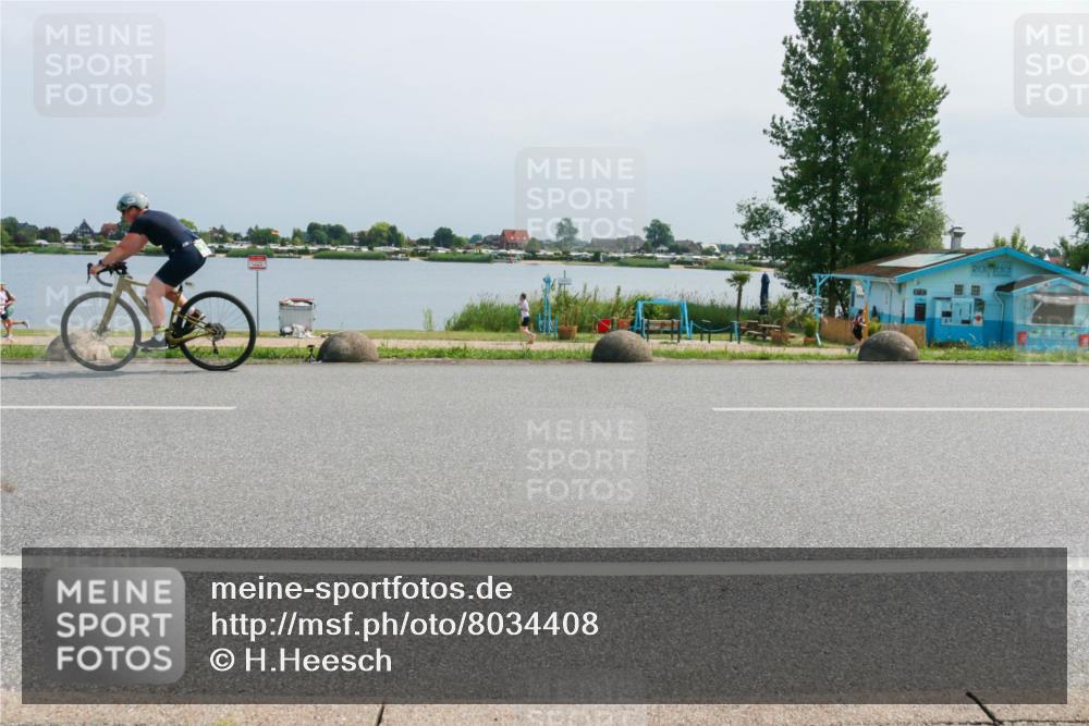 15.06.2025 - 27. Vierlanden-Triathlon H.Heesch http://msf.ph/oto/8034408 15.06.2025 11:41:55 Radfahren 646, 937 meine-sportfotos.de
