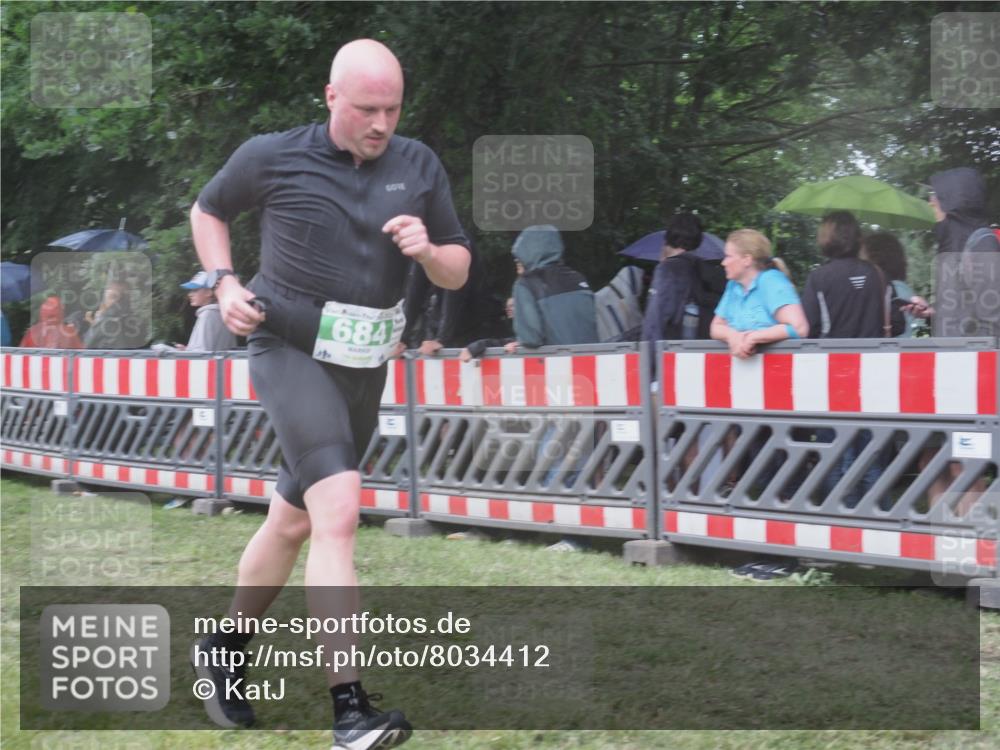 21.06.2025 - 27. Vierlanden-Triathlon KatJ http://msf.ph/oto/8034412 15.06.2025 13:48:44 Ziel 684, 1149 meine-sportfotos.de