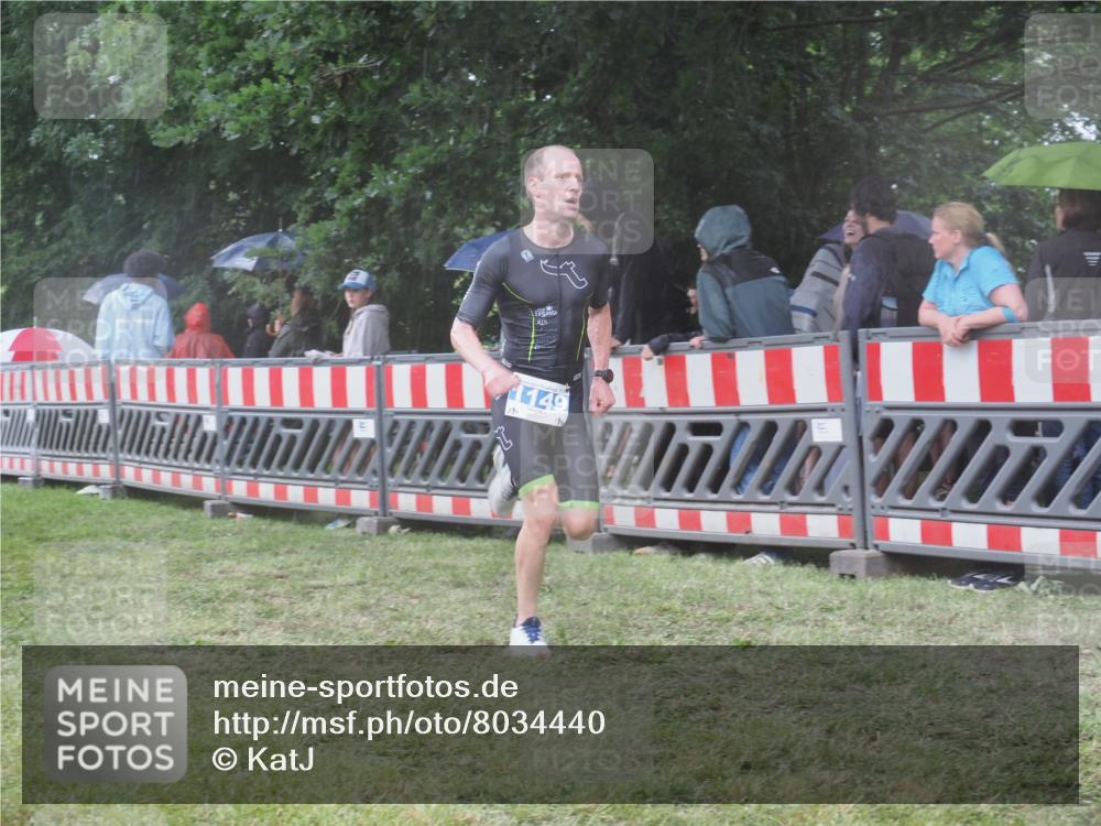 21.06.2025 - 27. Vierlanden-Triathlon KatJ http://msf.ph/oto/8034440 15.06.2025 13:48:47 Ziel 1149 meine-sportfotos.de