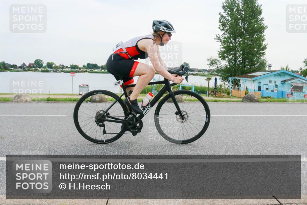 15.06.2025 - 27. Vierlanden-Triathlon H.Heesch http://msf.ph/oto/8034441 15.06.2025 10:42:46 Radfahren 199, 347, 1399 meine-sportfotos.de