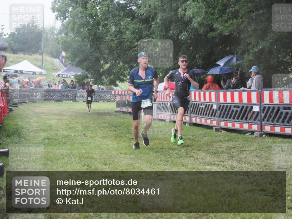 21.06.2025 - 27. Vierlanden-Triathlon KatJ http://msf.ph/oto/8034461 15.06.2025 13:49:01 Ziel 792, 825, 1148 meine-sportfotos.de