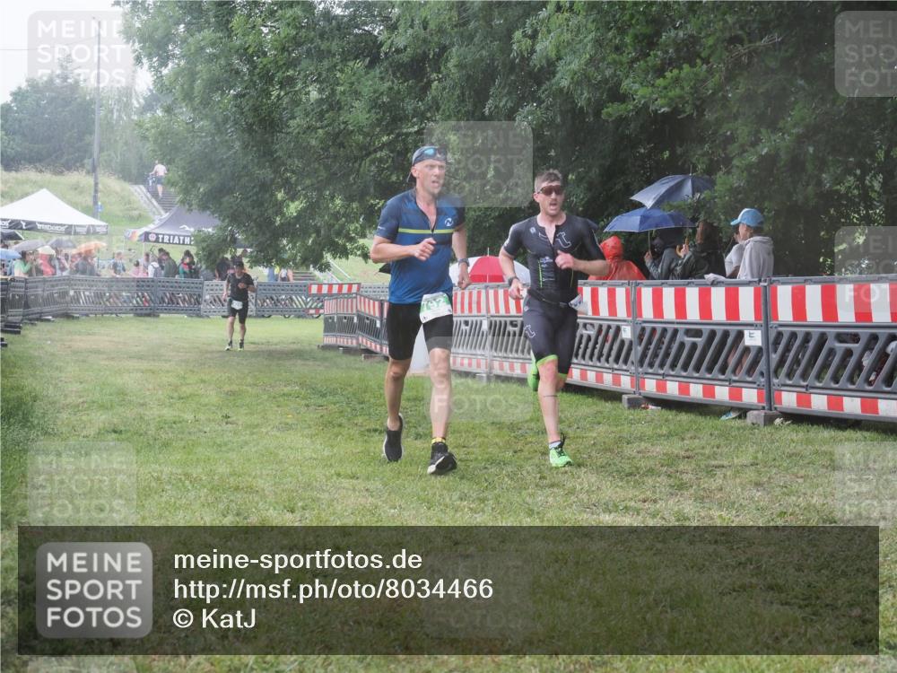 21.06.2025 - 27. Vierlanden-Triathlon KatJ http://msf.ph/oto/8034466 15.06.2025 13:49:01 Ziel 792, 825, 1148 meine-sportfotos.de