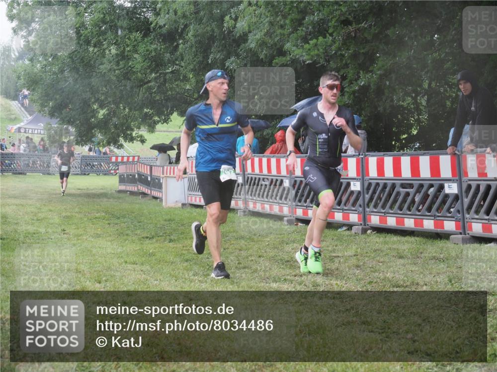 21.06.2025 - 27. Vierlanden-Triathlon KatJ http://msf.ph/oto/8034486 15.06.2025 13:49:02 Ziel 792, 825, 1148 meine-sportfotos.de