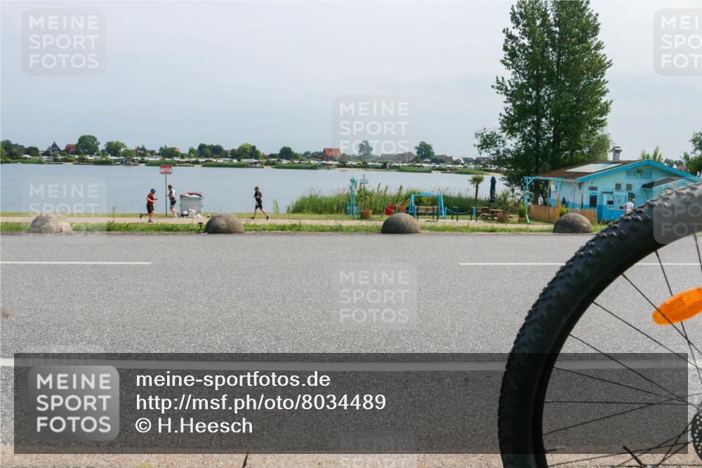 15.06.2025 - 27. Vierlanden-Triathlon H.Heesch http://msf.ph/oto/8034489 15.06.2025 11:42:18 Radfahren 250, 702 meine-sportfotos.de