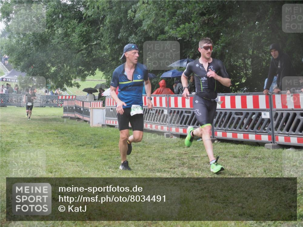 21.06.2025 - 27. Vierlanden-Triathlon KatJ http://msf.ph/oto/8034491 15.06.2025 13:49:02 Ziel 792, 825, 1148 meine-sportfotos.de