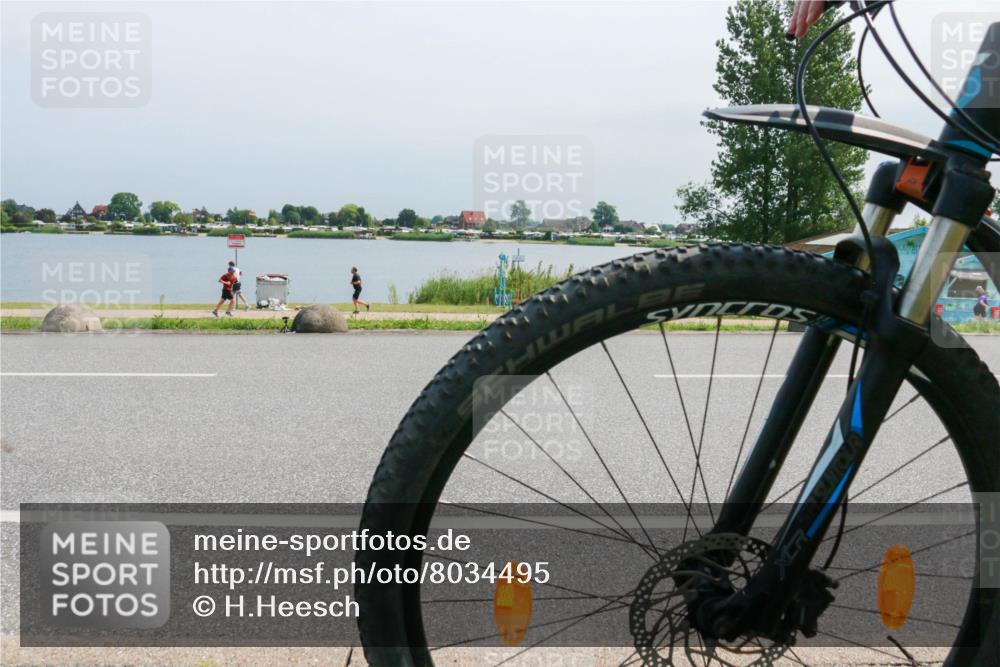 15.06.2025 - 27. Vierlanden-Triathlon H.Heesch http://msf.ph/oto/8034495 15.06.2025 11:42:18 Radfahren 250, 702 meine-sportfotos.de