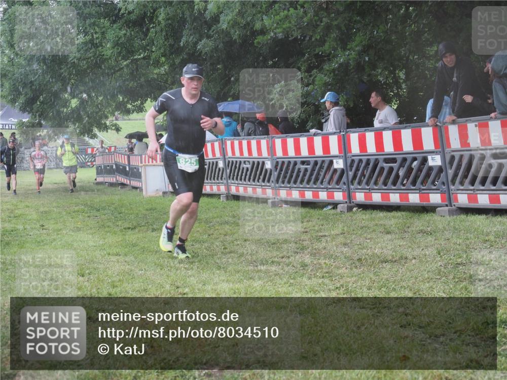 21.06.2025 - 27. Vierlanden-Triathlon KatJ http://msf.ph/oto/8034510 15.06.2025 13:49:09 Ziel 231, 825, 924, 1162 meine-sportfotos.de