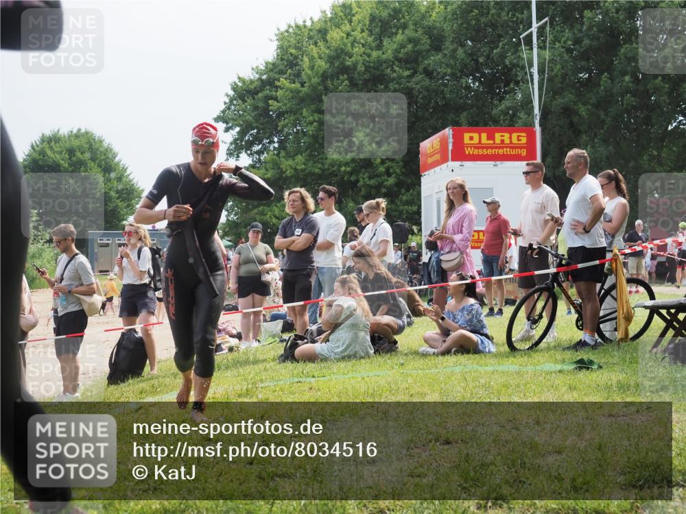 15.06.2025 - 27. Vierlanden-Triathlon KatJ http://msf.ph/oto/8034516 15.06.2025 11:18:35 Schwimmen 909, 912, 970 meine-sportfotos.de