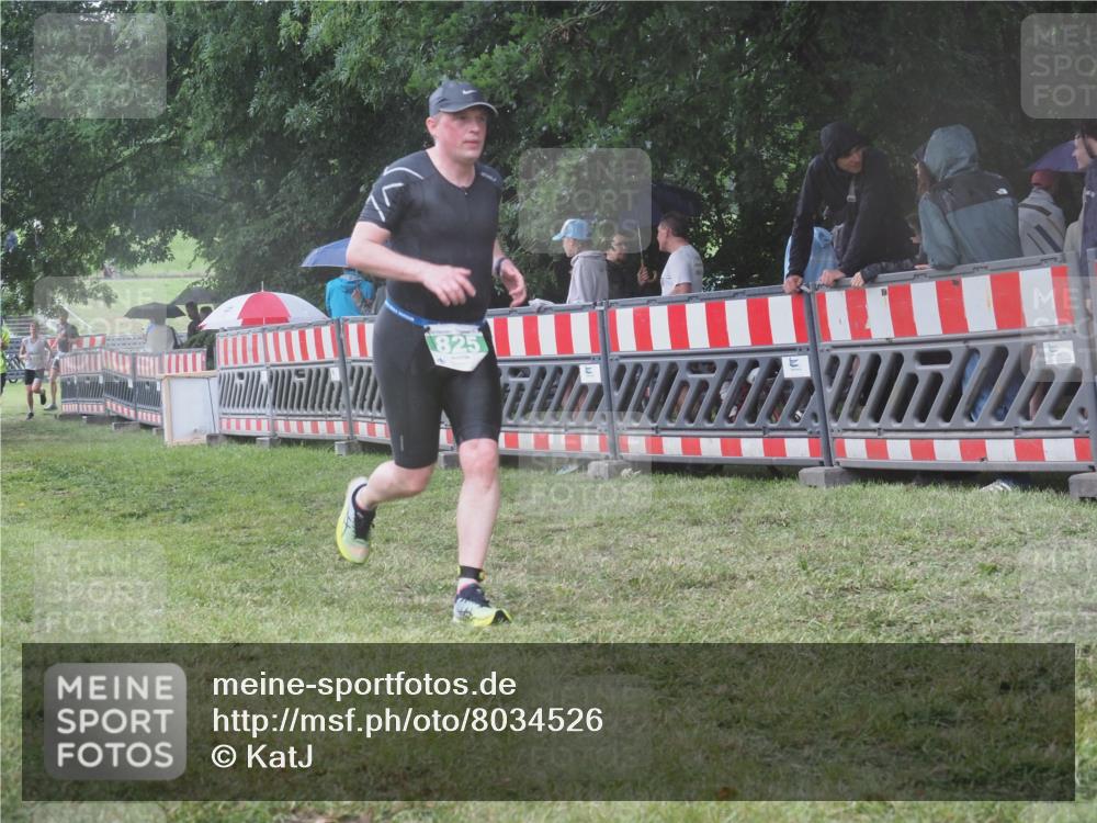 21.06.2025 - 27. Vierlanden-Triathlon KatJ http://msf.ph/oto/8034526 15.06.2025 13:49:10 Ziel 231, 825, 924, 1162 meine-sportfotos.de