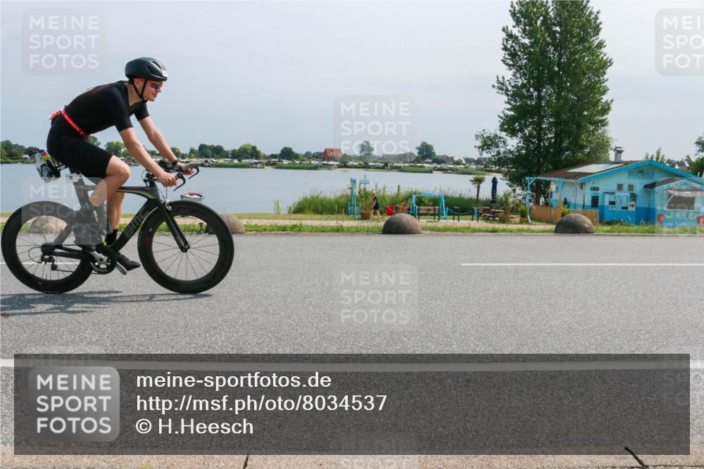 21.06.2025 - 27. Vierlanden-Triathlon H.Heesch http://msf.ph/oto/8034537 15.06.2025 11:42:29 Radfahren 48, 751, 859 meine-sportfotos.de