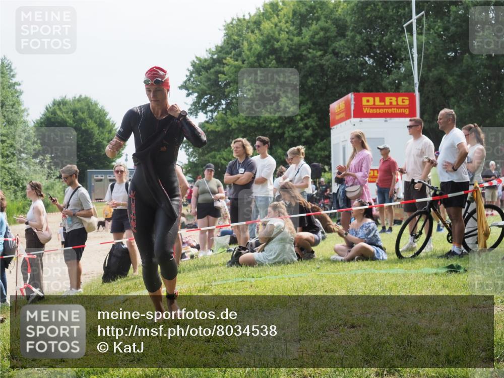 15.06.2025 - 27. Vierlanden-Triathlon KatJ http://msf.ph/oto/8034538 15.06.2025 11:18:35 Schwimmen 909, 912, 970 meine-sportfotos.de