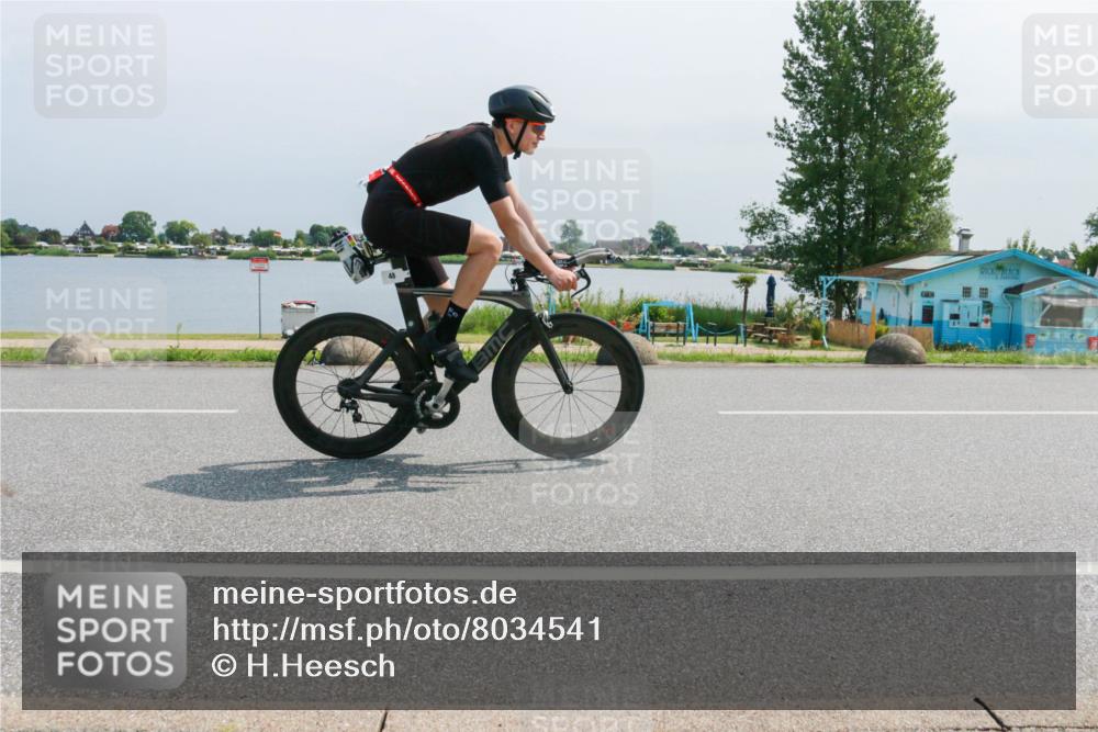 21.06.2025 - 27. Vierlanden-Triathlon H.Heesch http://msf.ph/oto/8034541 15.06.2025 11:42:29 Radfahren 48, 751, 859 meine-sportfotos.de